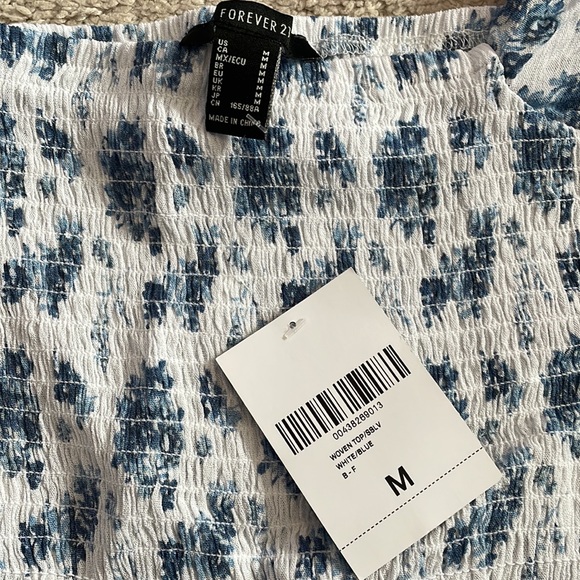 Forever 21 floral crop top. NEW WITH TAGS! Size Medium. - Picture 2 of 2